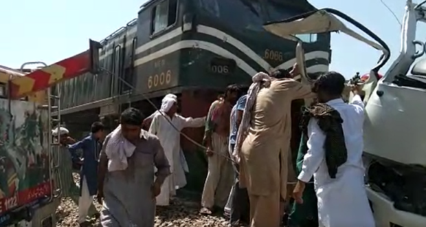 In Pakistan Train Collide