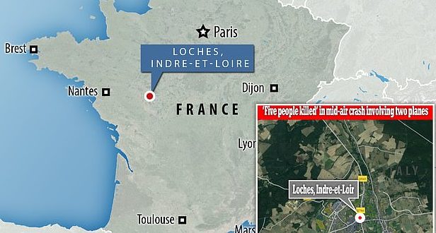 plane collide in mid-air in France